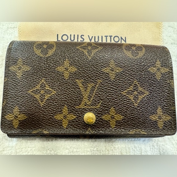 ❌SOLD❌Louis Vuitton Vintage Trifold Monogram Wallet in Excellent condition - Picture 10 of 12